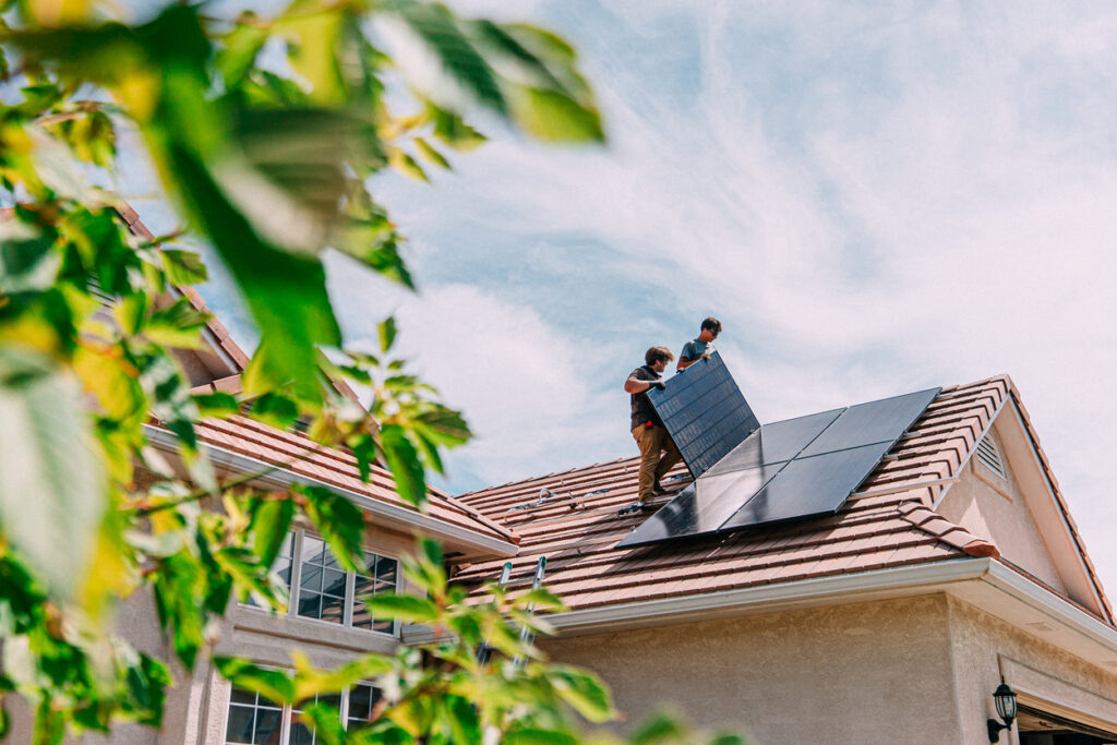 Zonnepanelen voor je bedrijf: waar denk je dan aan